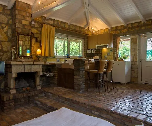 Villa Corfu Town Mini Private Pool Gardens Mantouki